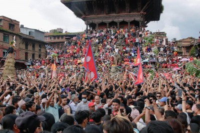 आँसु र हाँसोको सङ्गम पर्व भक्तपुरको सापारु (गाईजात्रा), धुमधामका साथ मनाईयो